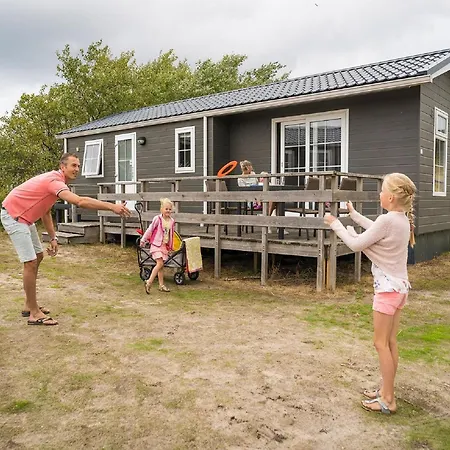 בקתה In Texel With Private Sauna